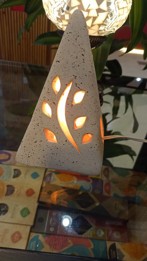 Lámpara de Sal Triangular Cerámica